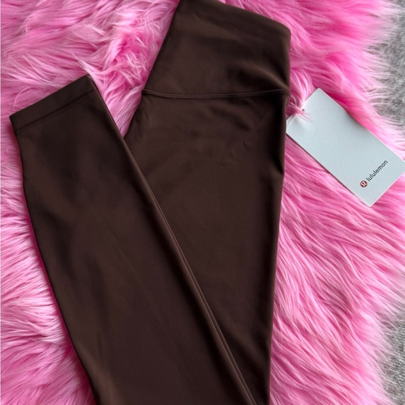 Lululemon Size 6 Wunder under
Smoothcover HR tight, lava cake, NWT - Picture 1 of 2